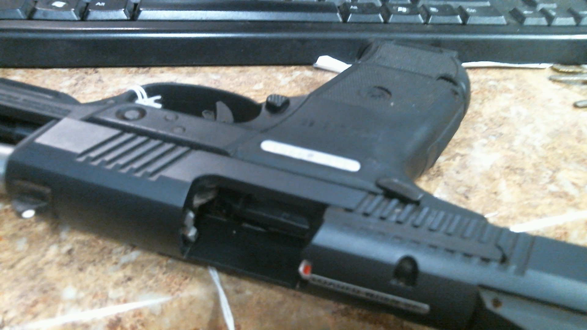 HAND GUN RUGER SR40C, 40 S&W,
SEMI-AUTOMATIC; USED 1 extended mag-img-2